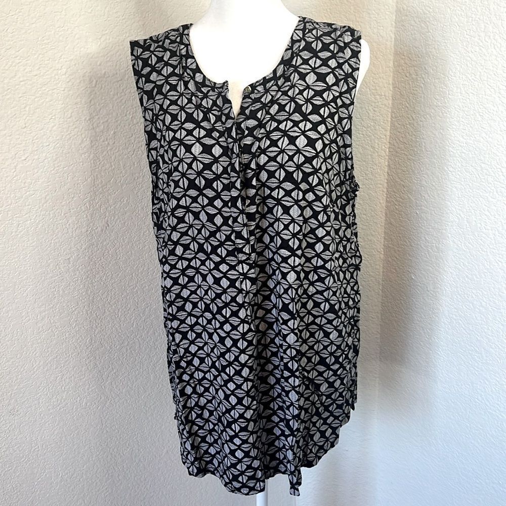 Women's Liz Claiborne Sleeveless Black and White Geometric Patterned Top ~ XL